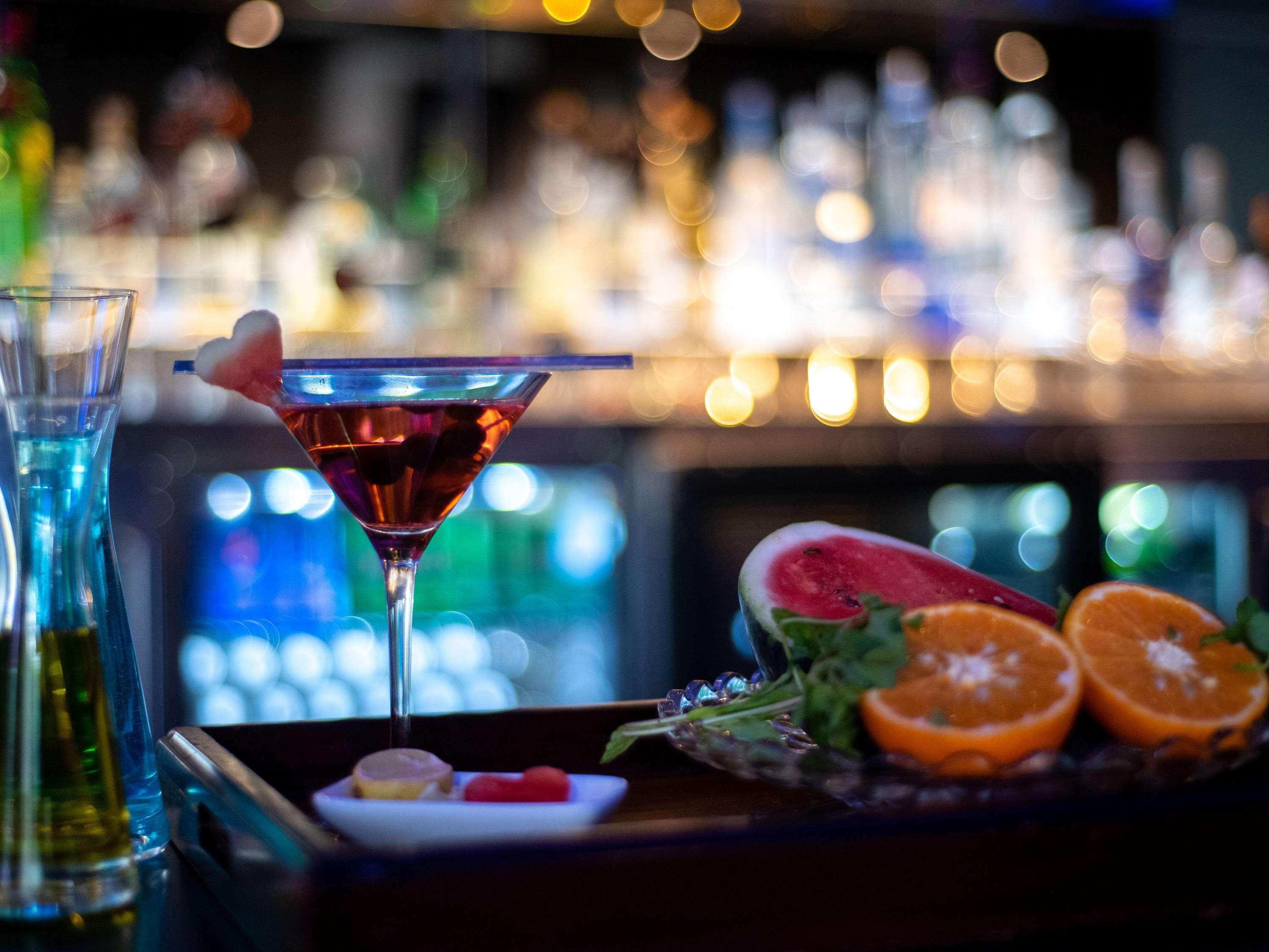 Mercure Hyderabad Kcp Banjara Hills, An Accor Hotel Kültér fotó A cosmopolitan cocktail