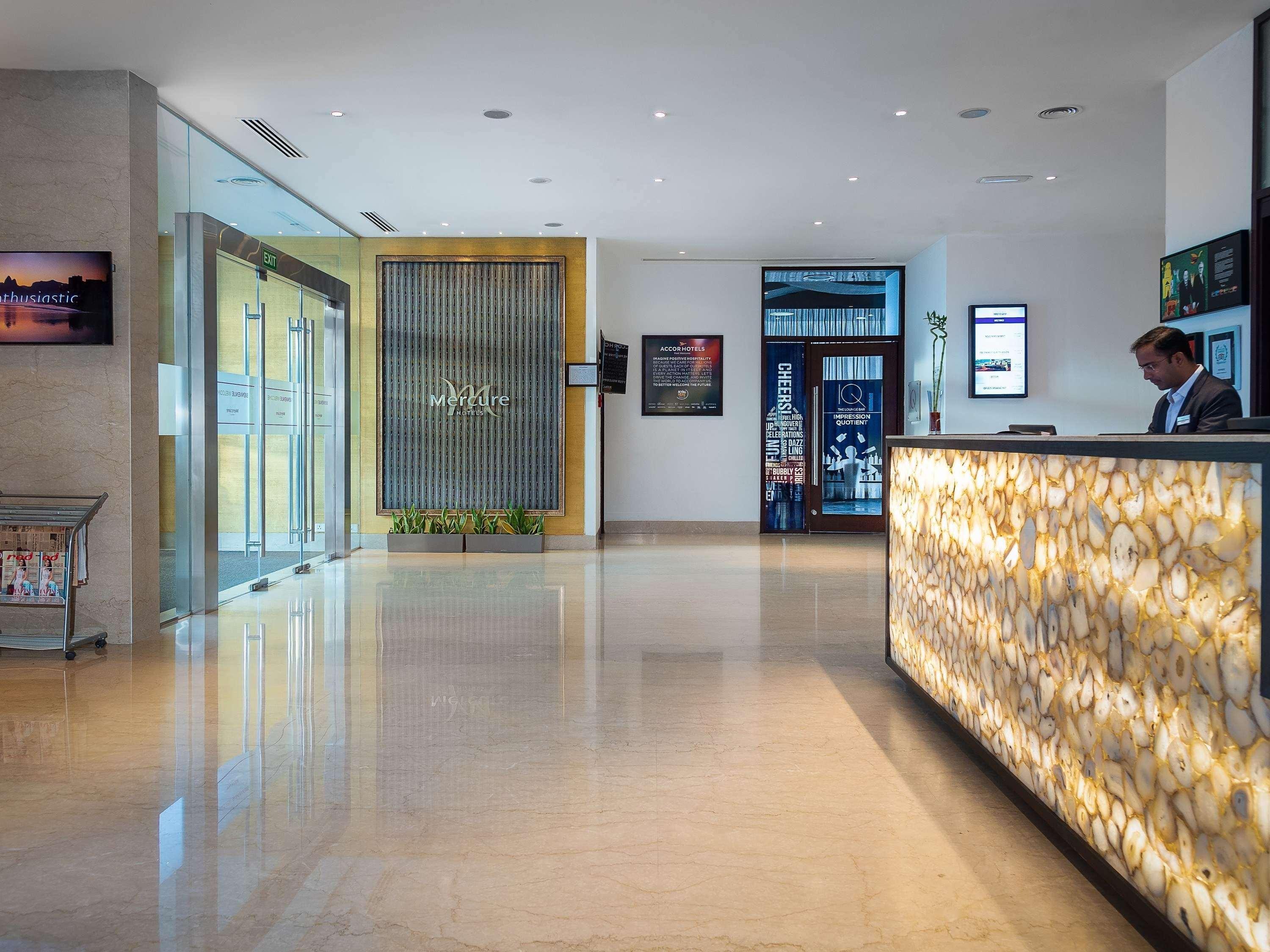 Mercure Hyderabad Kcp Banjara Hills, An Accor Hotel Kültér fotó Lobby