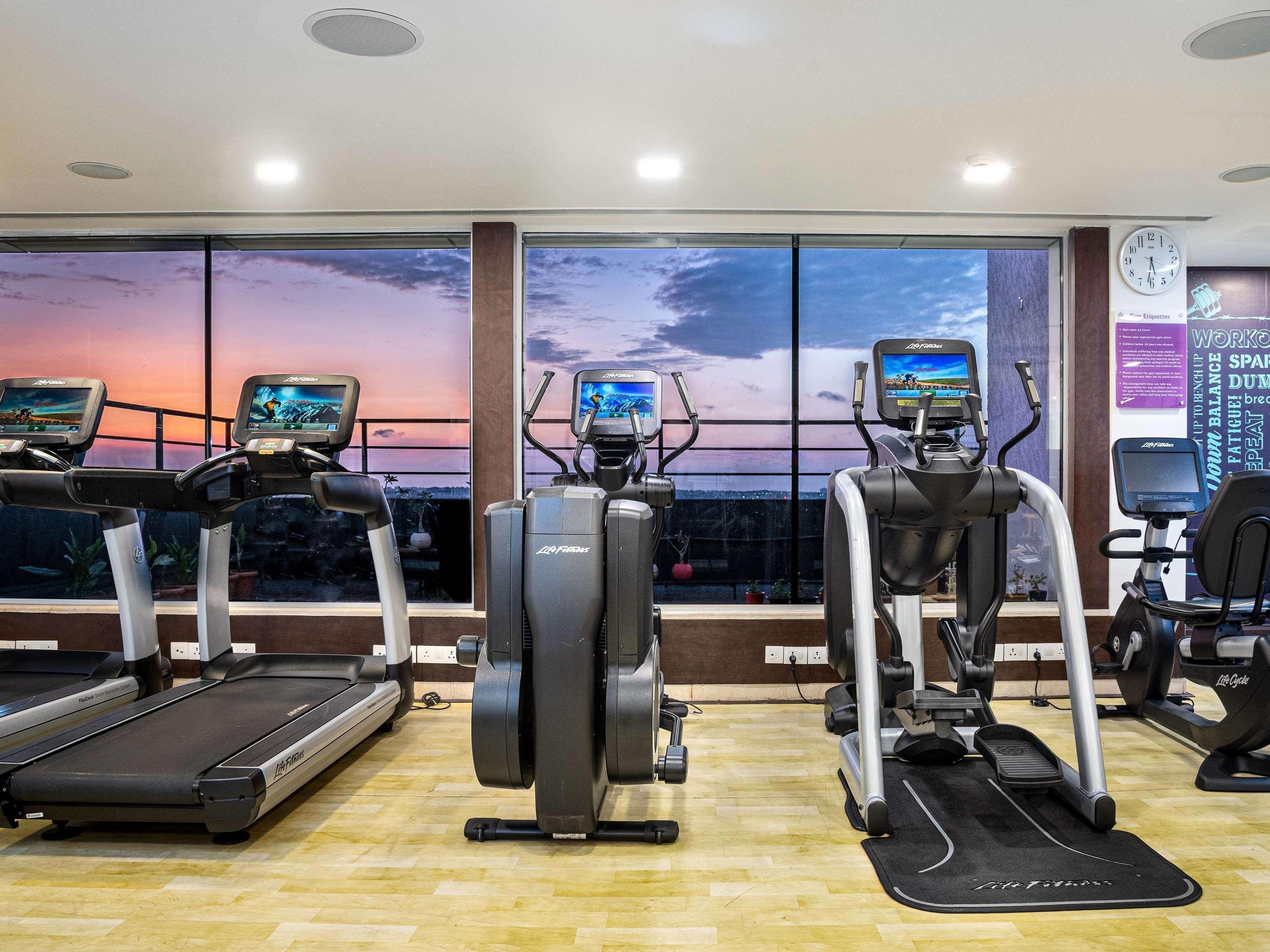 Mercure Hyderabad Kcp Banjara Hills, An Accor Hotel Kültér fotó The gym at the hotel