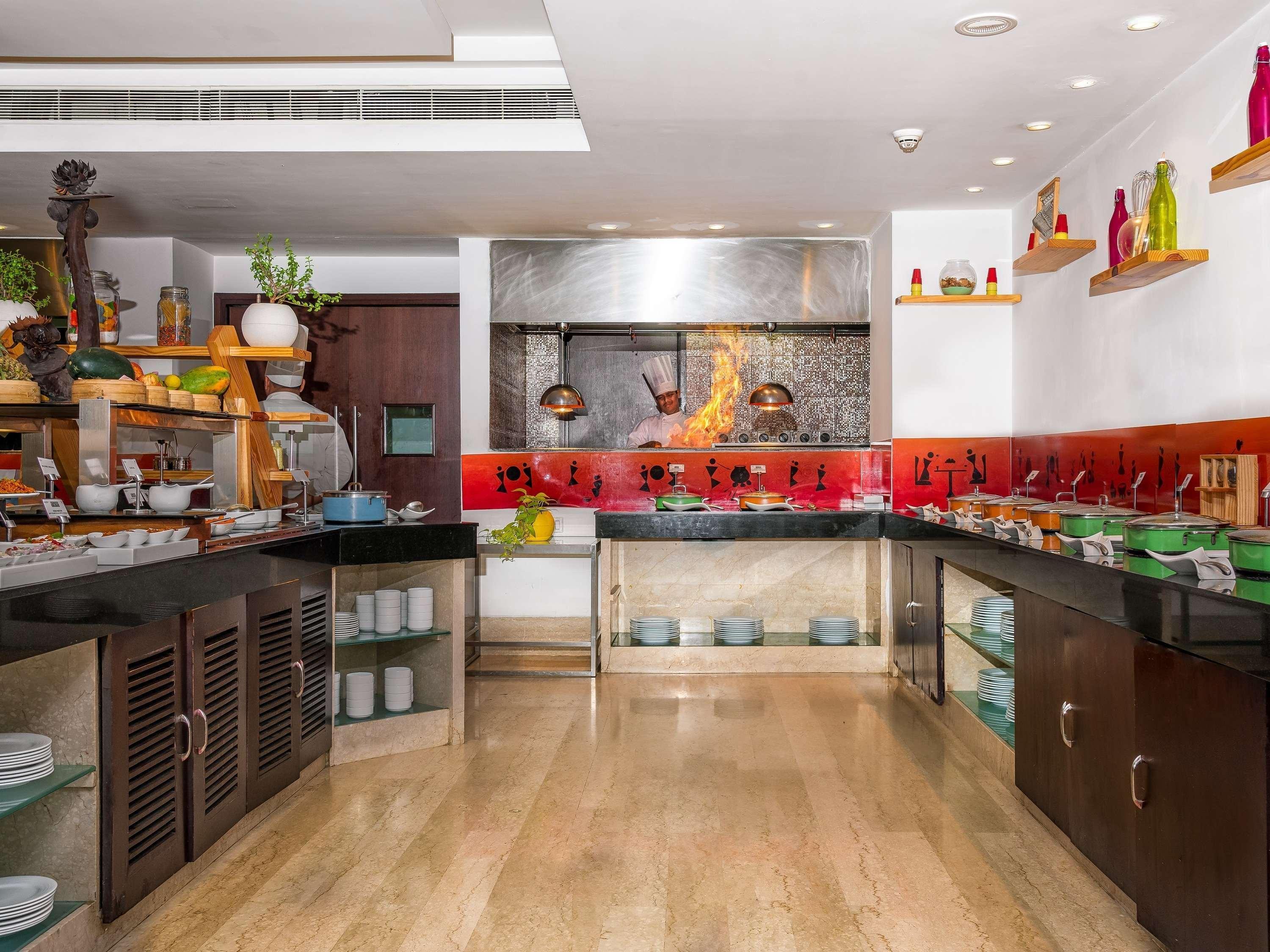 Mercure Hyderabad Kcp Banjara Hills, An Accor Hotel Kültér fotó A commercial kitchen