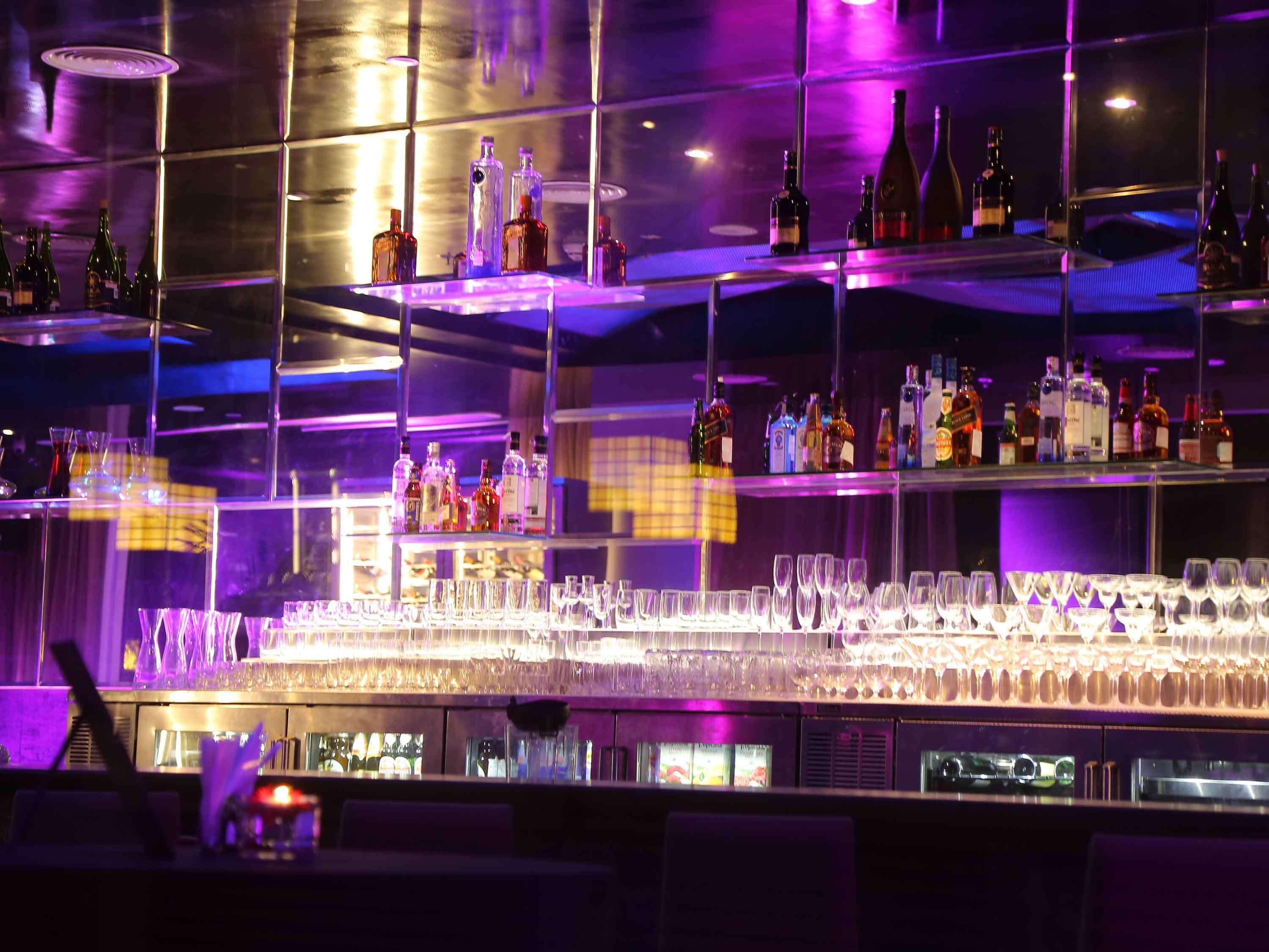Mercure Hyderabad Kcp Banjara Hills, An Accor Hotel Kültér fotó The bar at the nightclub