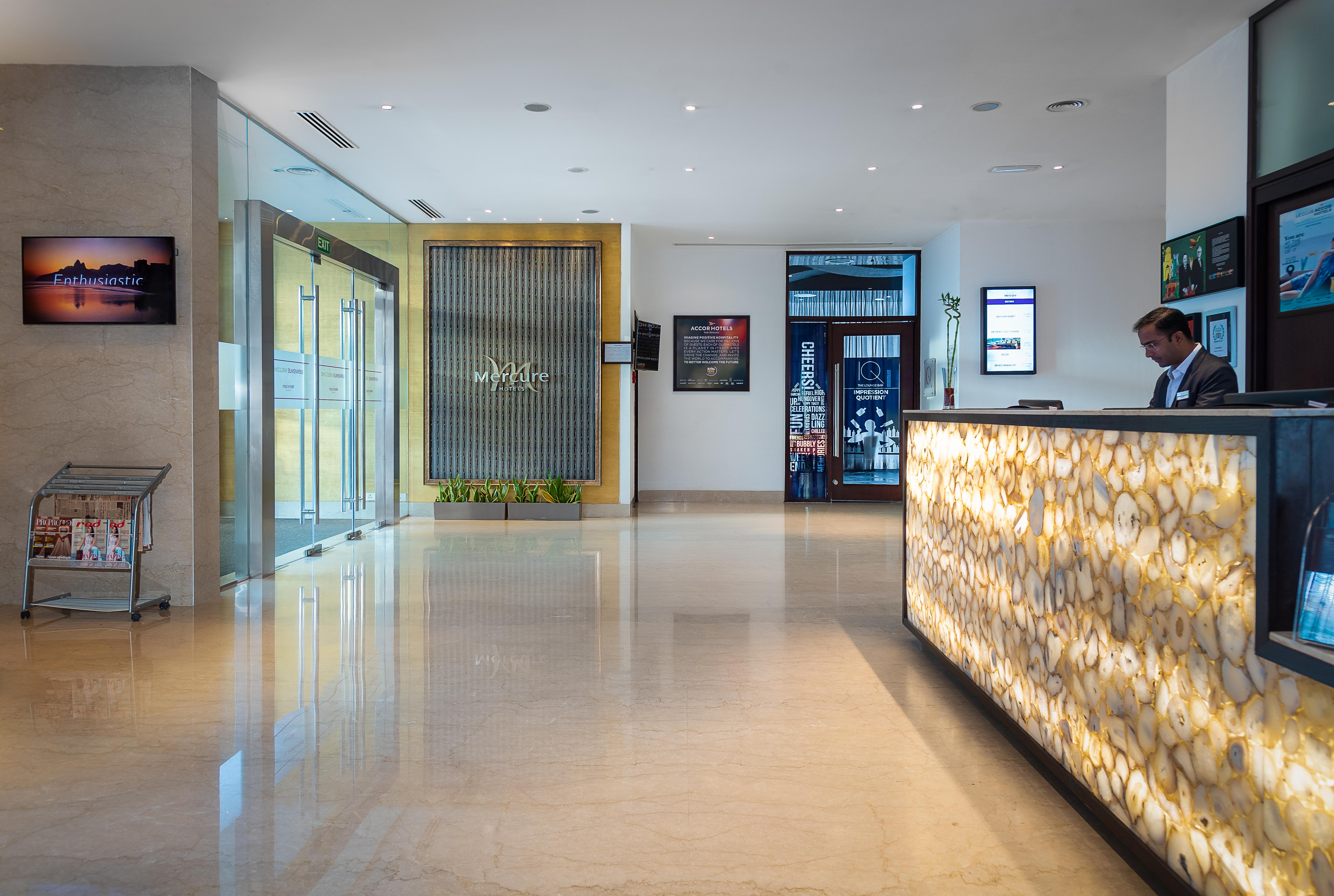 Mercure Hyderabad Kcp Banjara Hills, An Accor Hotel Kültér fotó Lobby