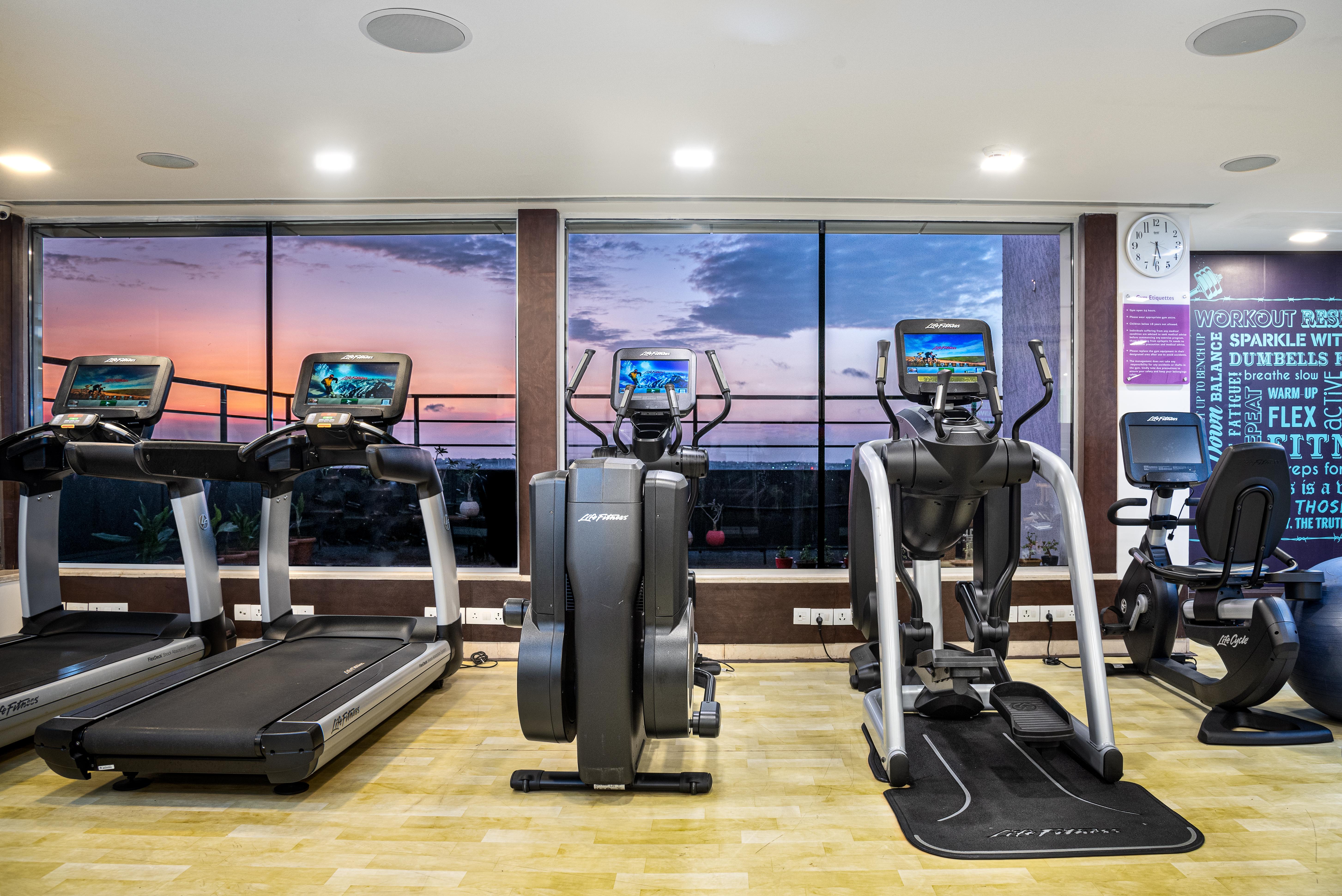 Mercure Hyderabad Kcp Banjara Hills, An Accor Hotel Kültér fotó The gym at the hotel