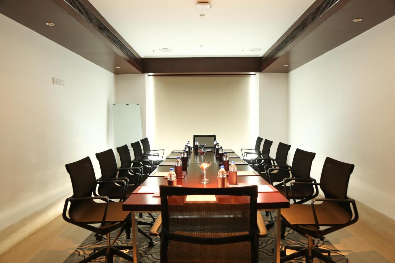 Mercure Hyderabad Kcp Banjara Hills, An Accor Hotel Kültér fotó A boardroom